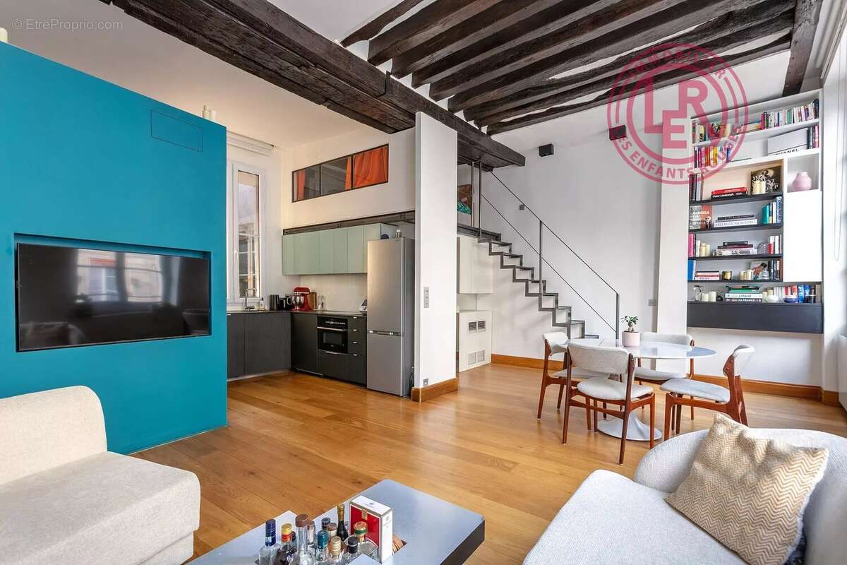 Appartement à PARIS-1E