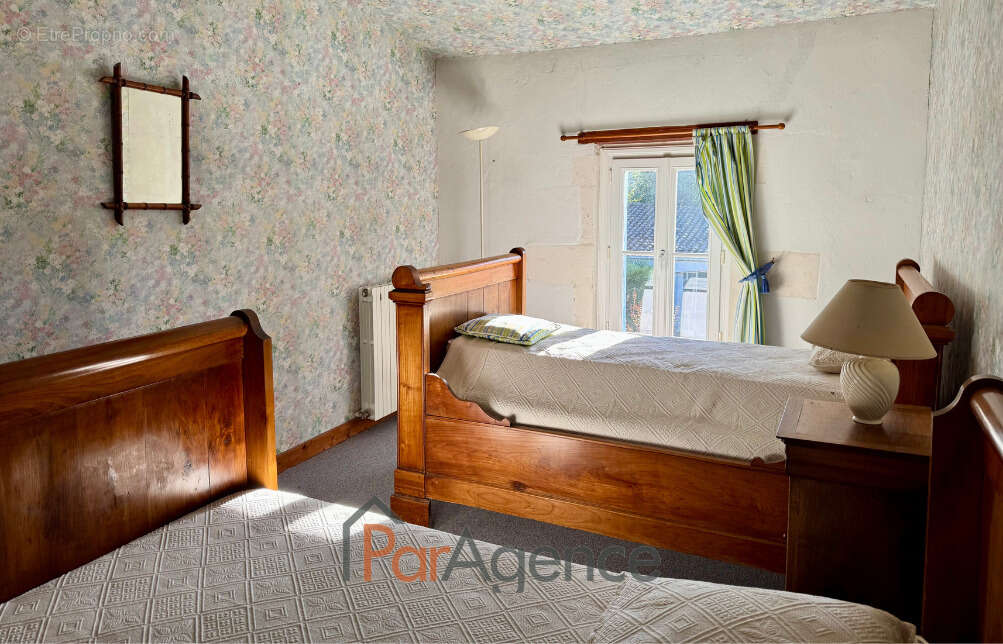 Maison à CHAILLEVETTE