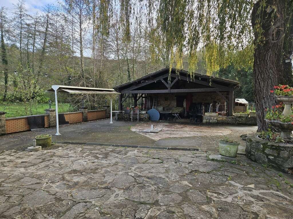 Commerce à SAINT-FRONT-SUR-LEMANCE