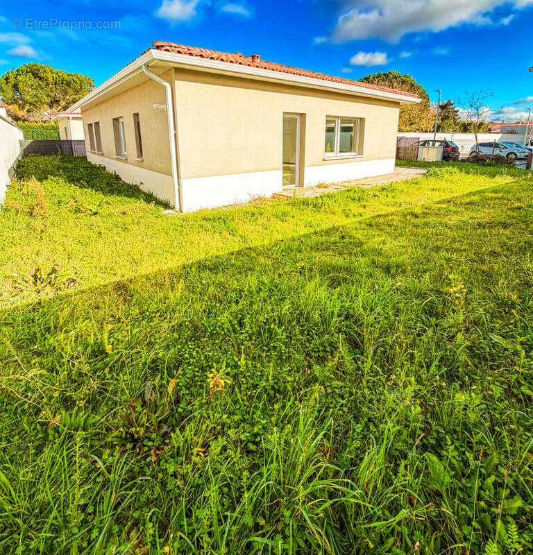 Maison à BRUGUIERES