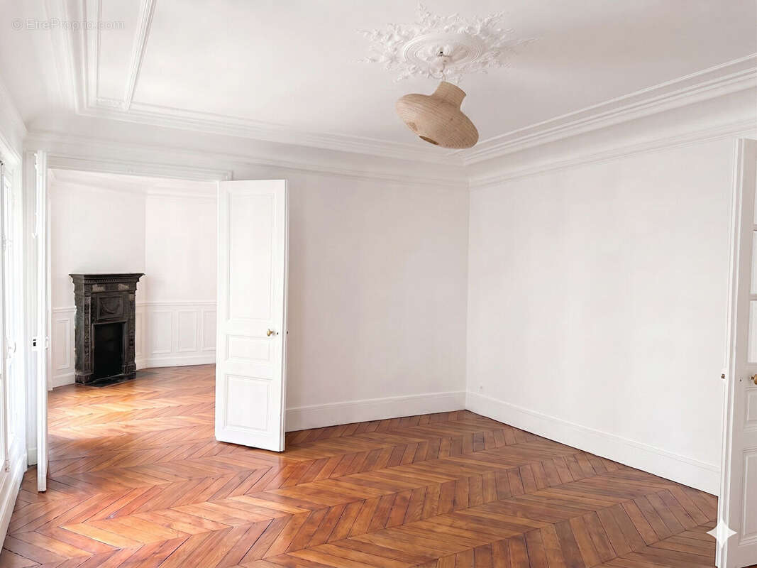 Appartement à PARIS-10E
