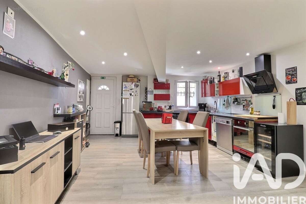 Photo 3 - Appartement à SEILLONS-SOURCE-D'ARGENS