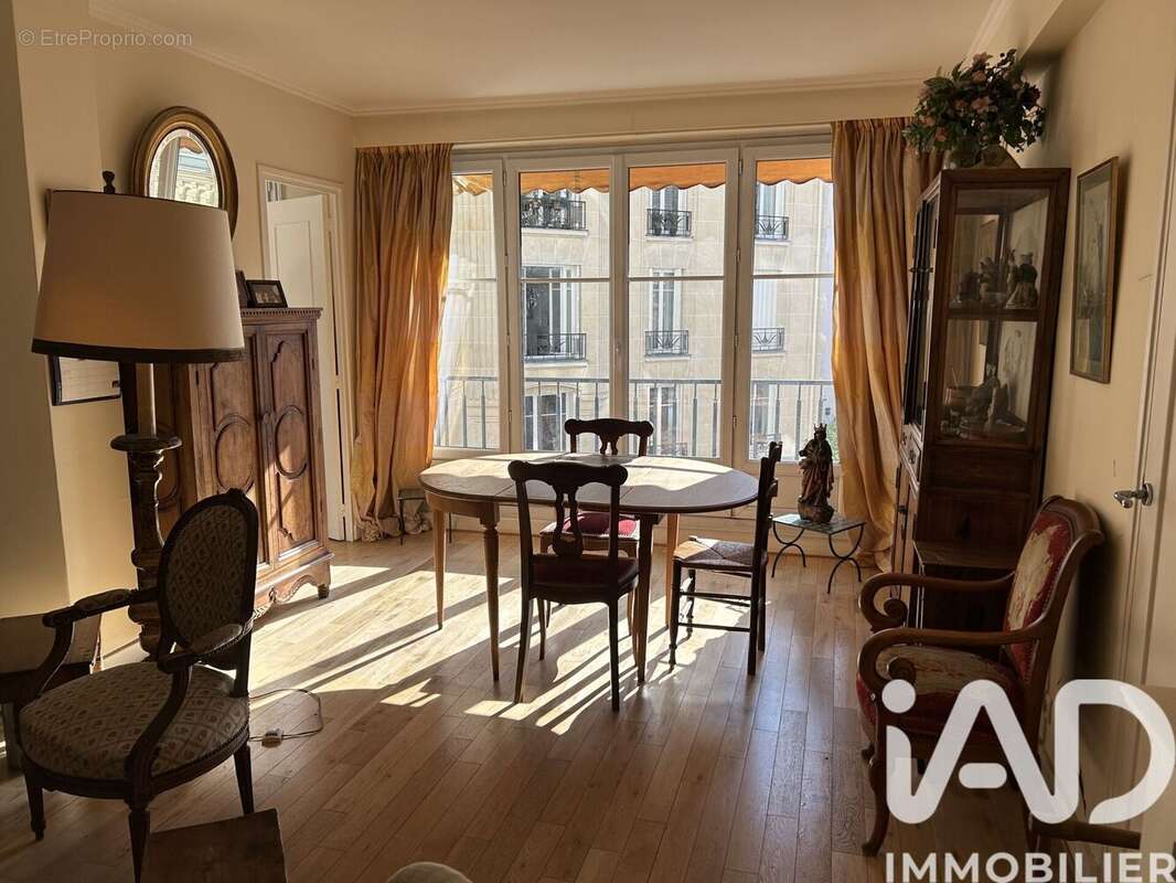 Photo 2 - Appartement à PARIS-16E