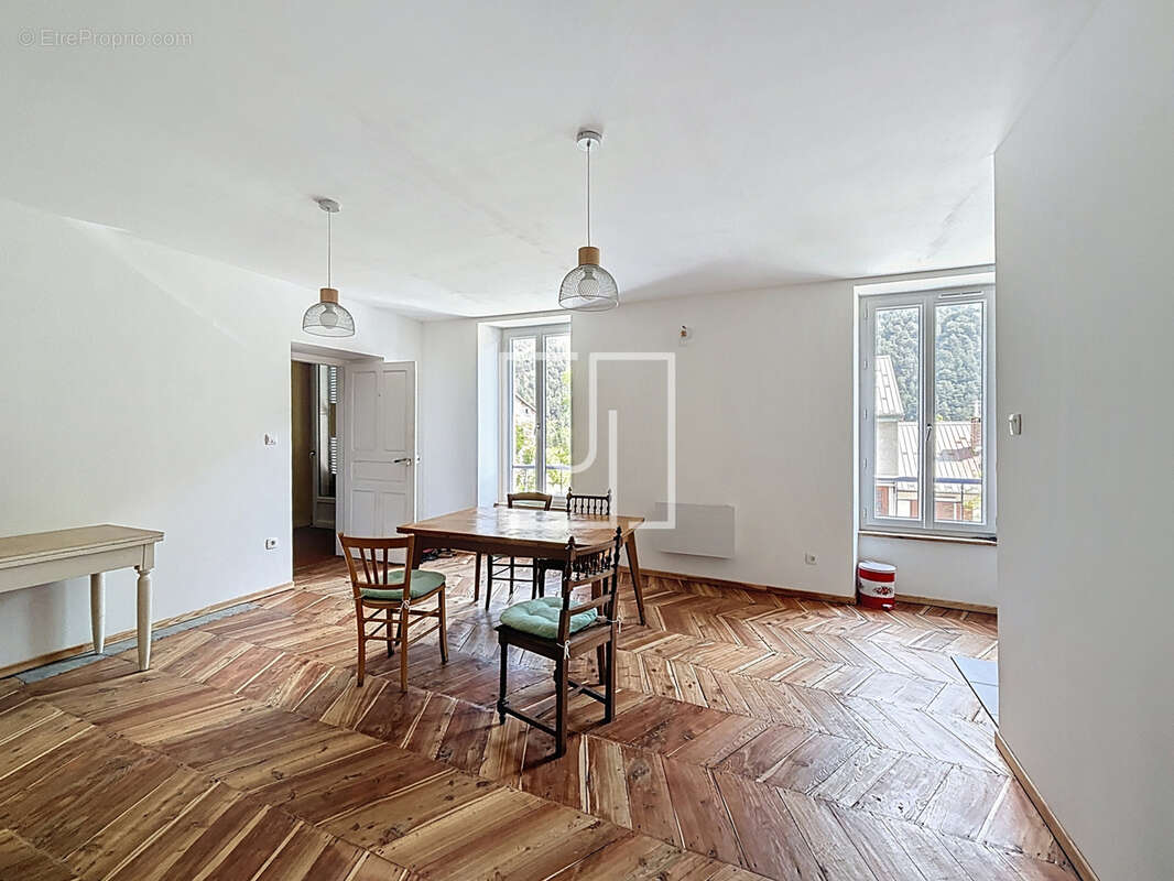 Appartement à LA CONDAMINE-CHATELARD