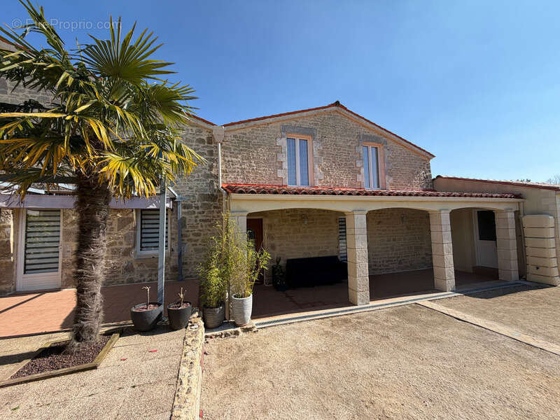 Maison à SAINT-MICHEL-LE-CLOUCQ