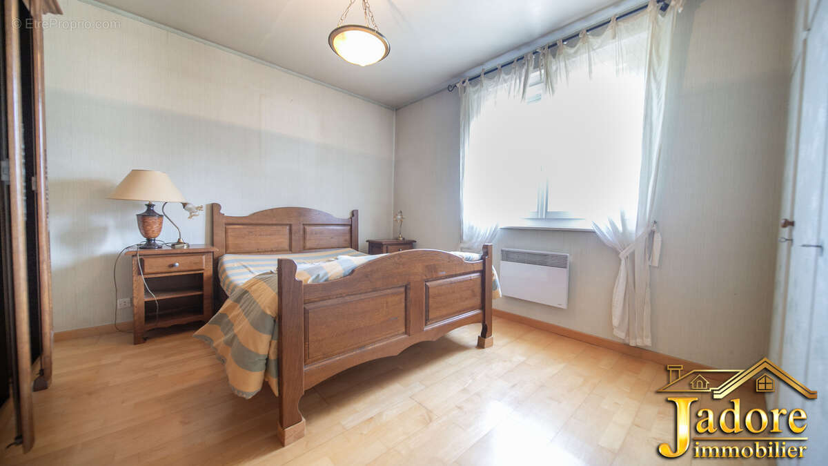 *** trop tard ** maison de village beau volume - photo 12