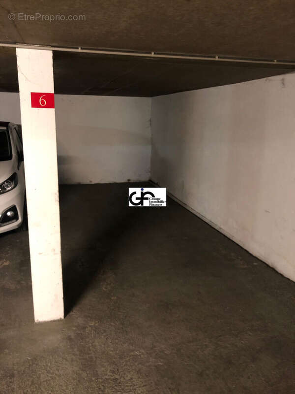 Parking à PARIS-16E