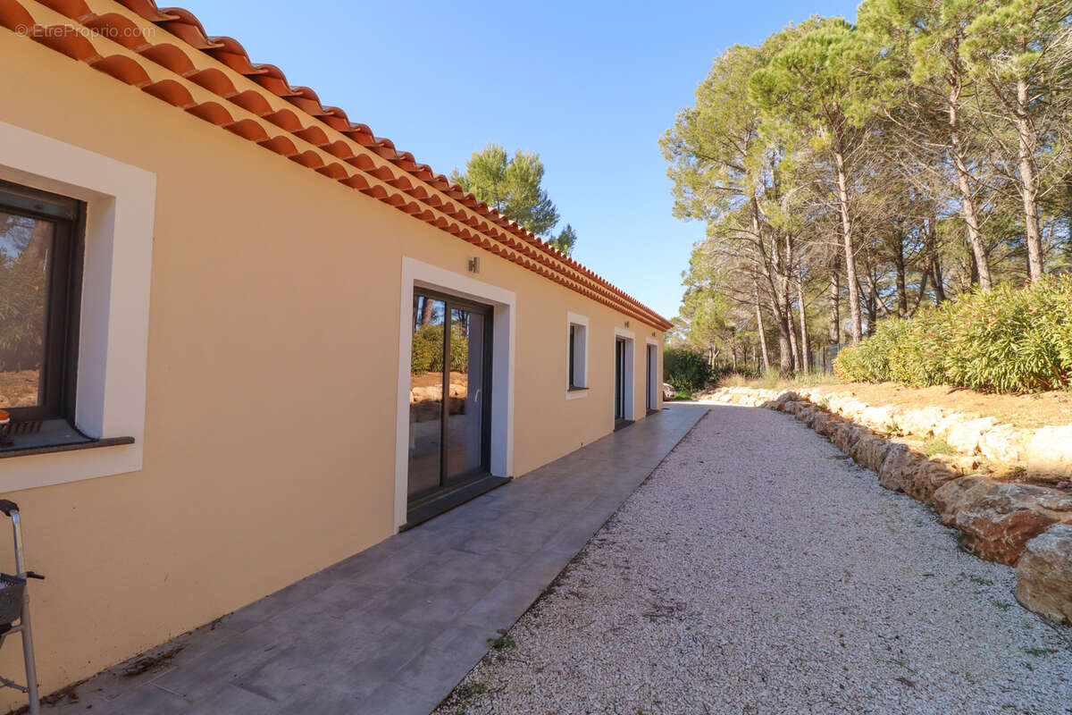 Maison à BAGNOLS-EN-FORET