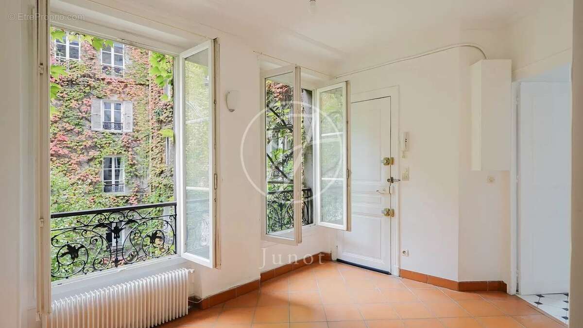 Appartement à PARIS-17E