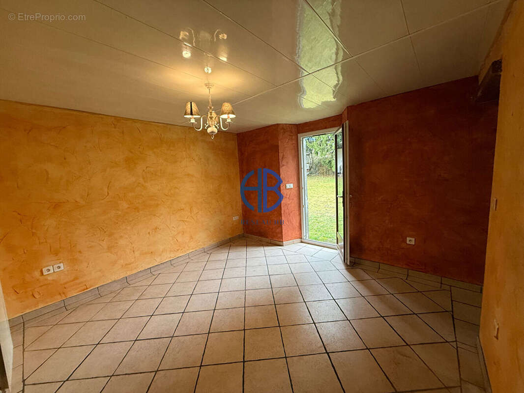 Maison avec dépendances sur 900 m2 de terrain - photo 9