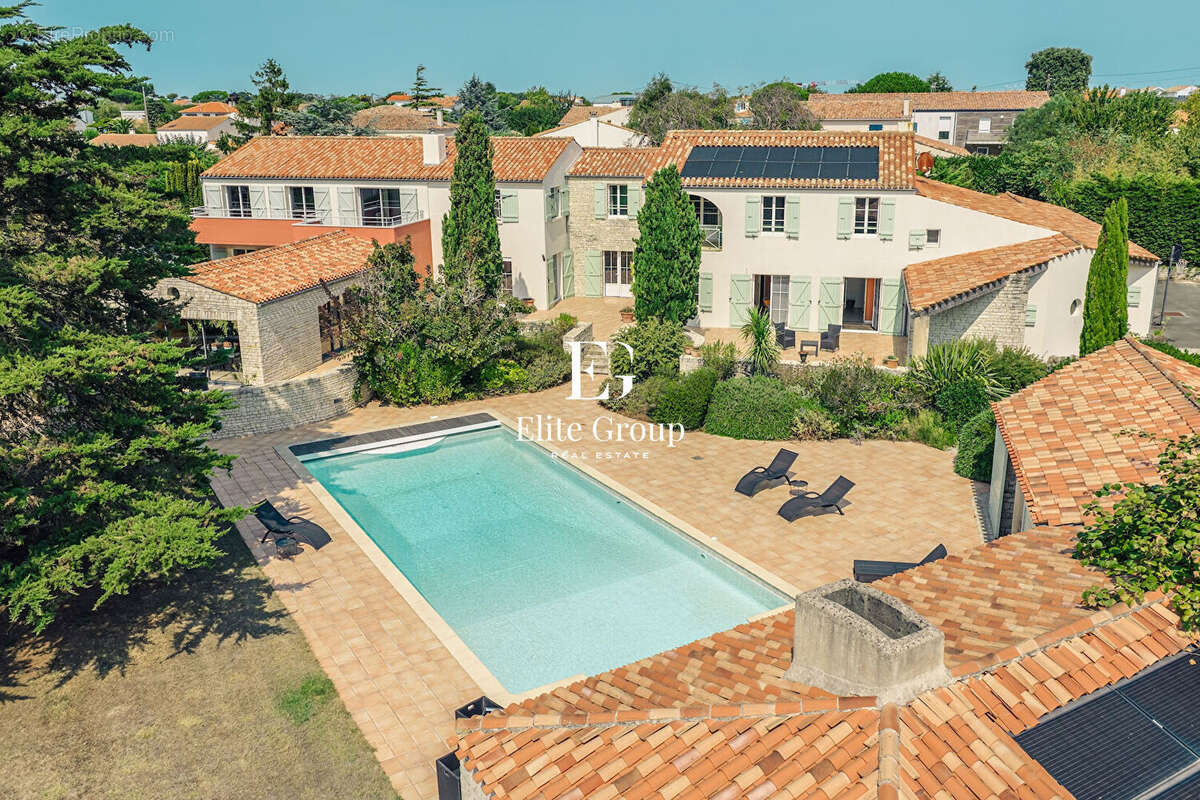 Villa d'exception à deux pas des plages et du centre-ville - photo 15