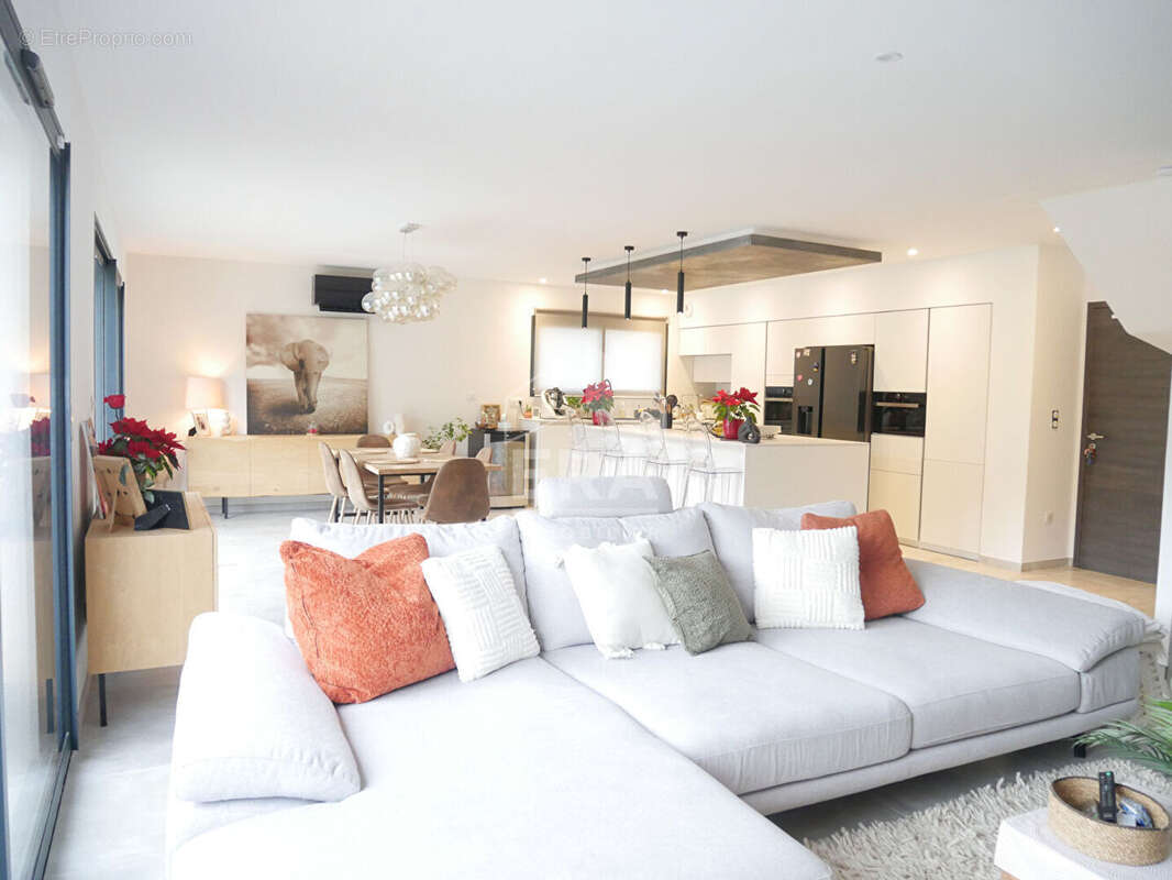 Autre à LE PUY-SAINTE-REPARADE