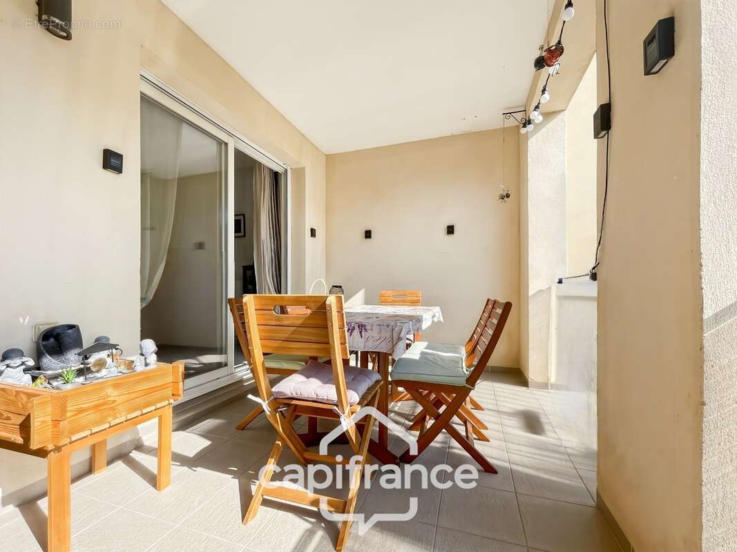 Appartement 40m2 rénové et climatisé, en rez de jardin , une chambre et sa salle de douche, sa terrasse couverte ,, piscine rési - photo 3