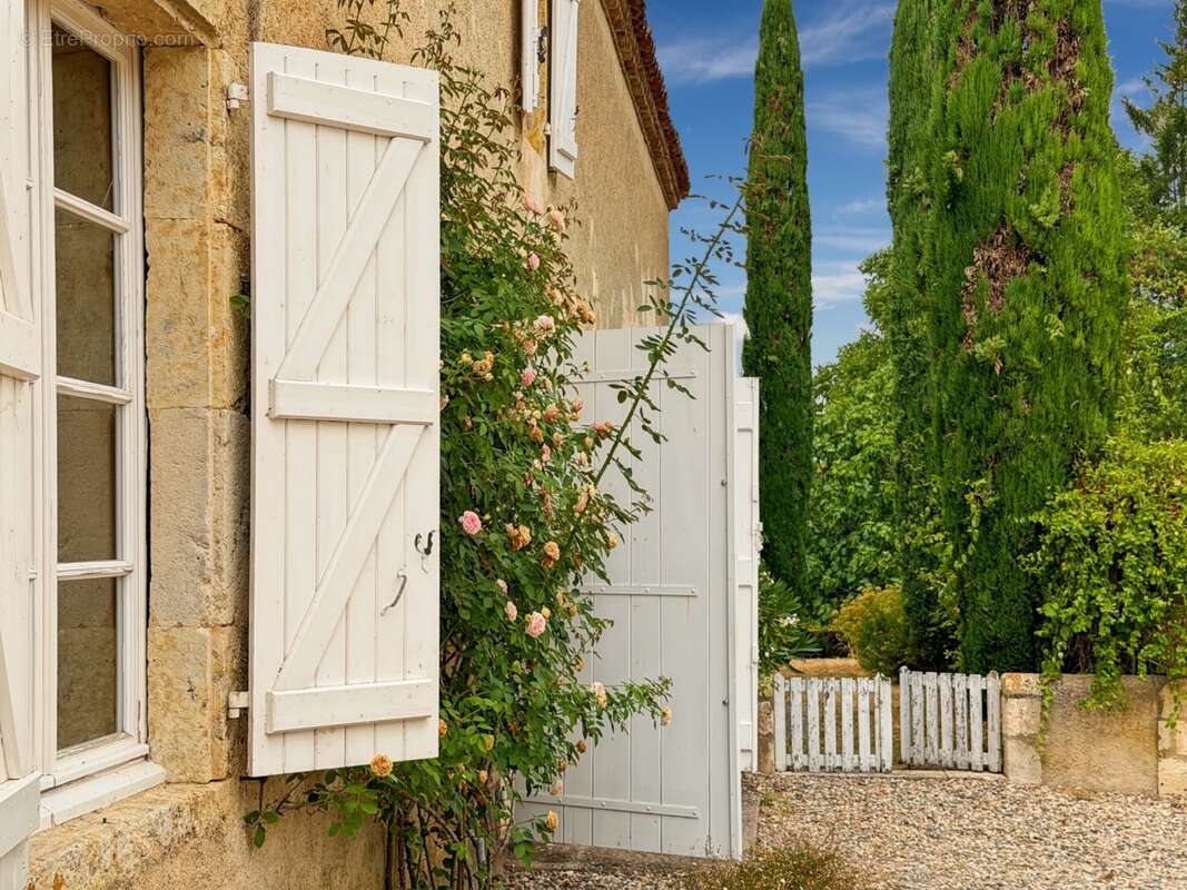 Maison à vendre 4 pièces BAZIAN (32) - 247 m2 habitables - jardin de 525 m2 - photo 2