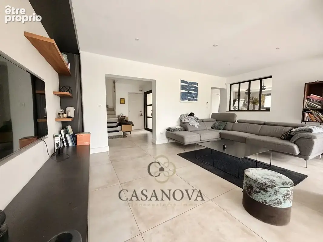 Maison familiale rénovée avec piscine et vue dégagée à Castelnau-le-Lez - photo 4