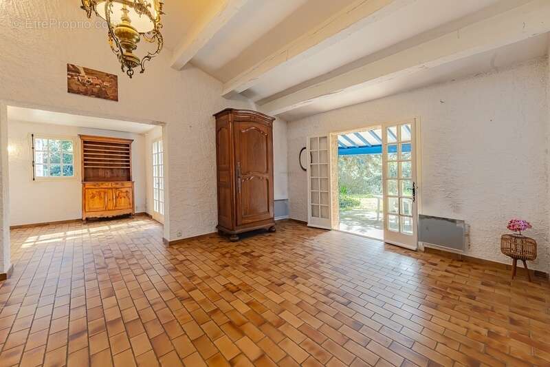 Maison à vendre 5 pièces AIX EN PROVENCE (13) de 150m², terrain de 1630m² piscineable. Garage + espace stationnement. Résidence  - photo 12