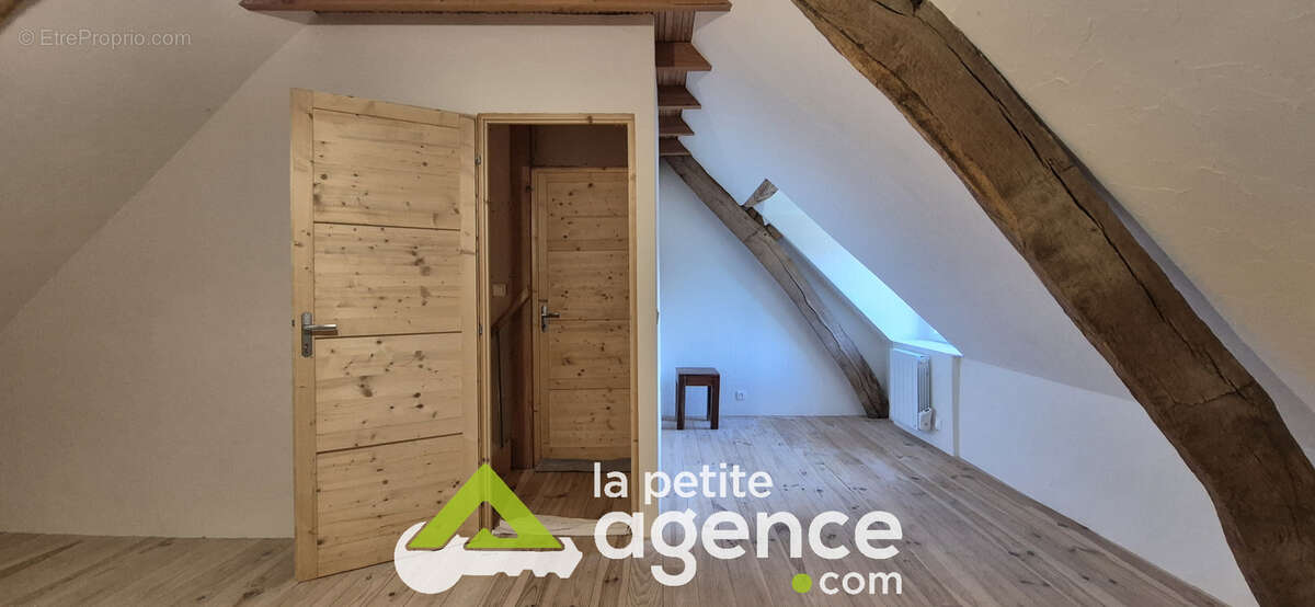 Maison en pierres avec poutres apparentes - photo 10