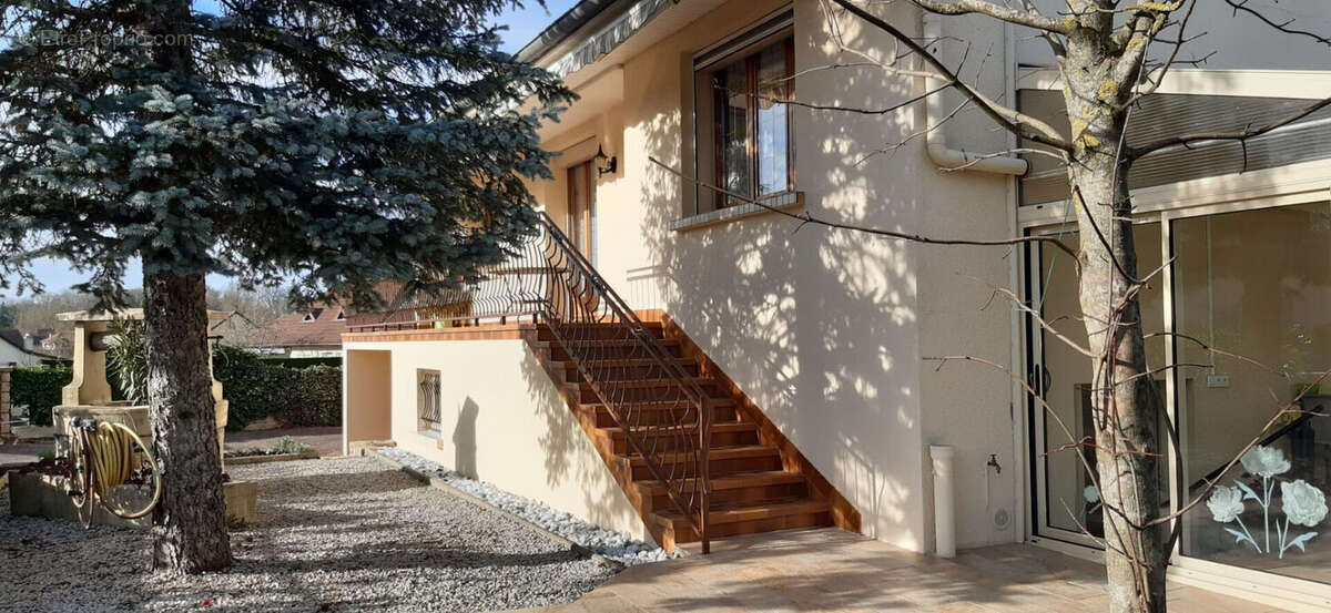 Maison à PIERRE-DE-BRESSE