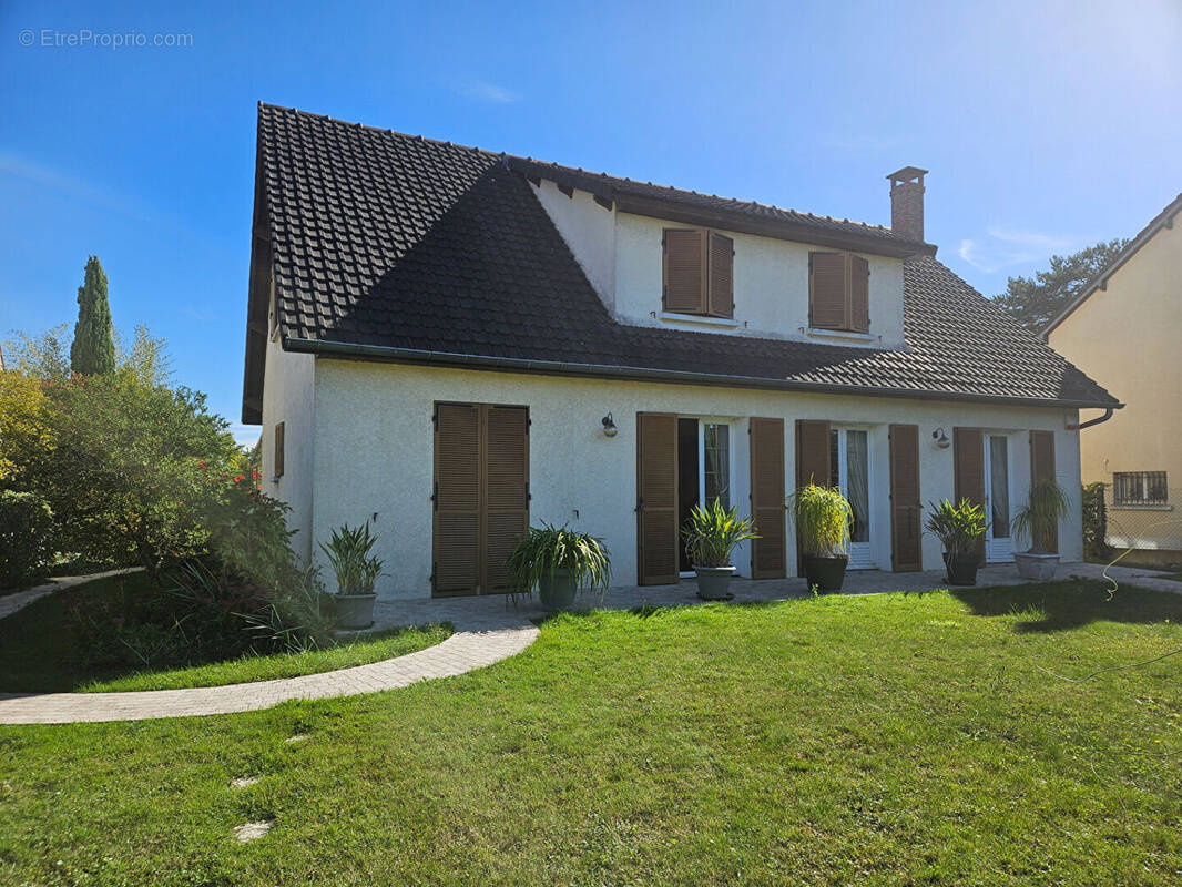 Maison à MOISSY-CRAMAYEL