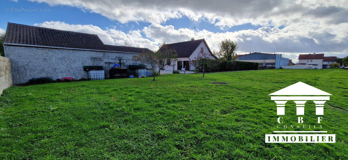 Terrain à SAINT-MARCEL