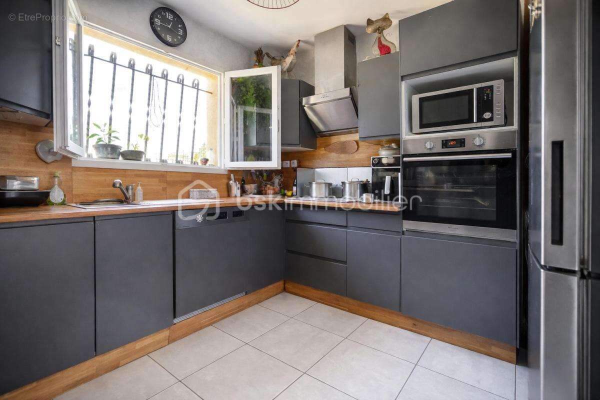 Maison à SAINT-HILAIRE-DE-BRETHMAS