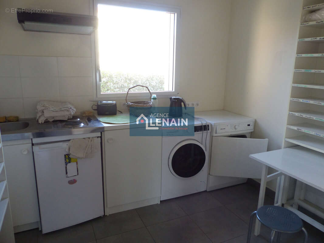 Commerce à SAINT-LAURENT-SUR-SEVRE