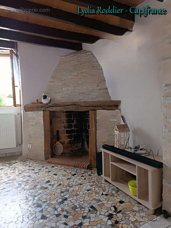Maison avec 4 chambres – terrain clôturé – deux terrasses - PUY GUILLAUME (63290) - photo 4
