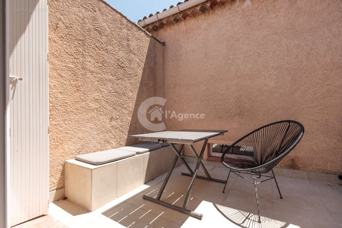 Roquebrune sur Argens - Charmante masion jumelée d'un côté rénovée et avec vue pnaoramique sur Rocher de Roque - photo 8