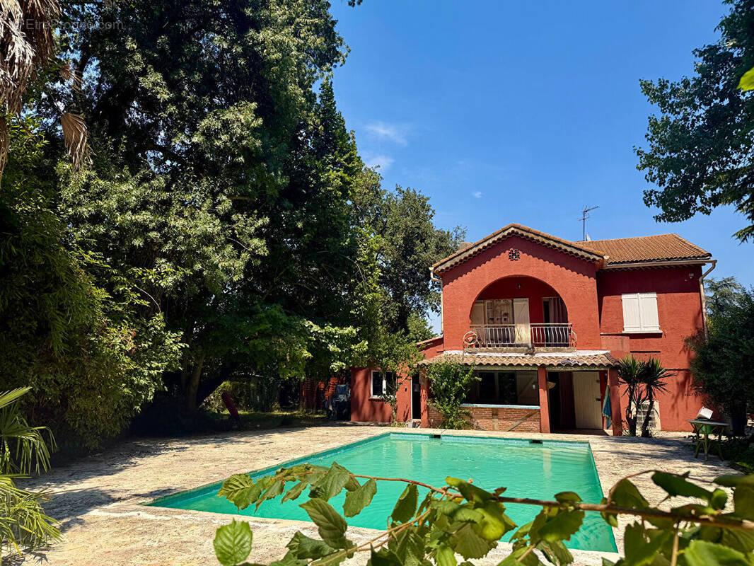 Maison 7 pièces 200 m² · à Aix-en-Provence · 200 m² · 580 000 €