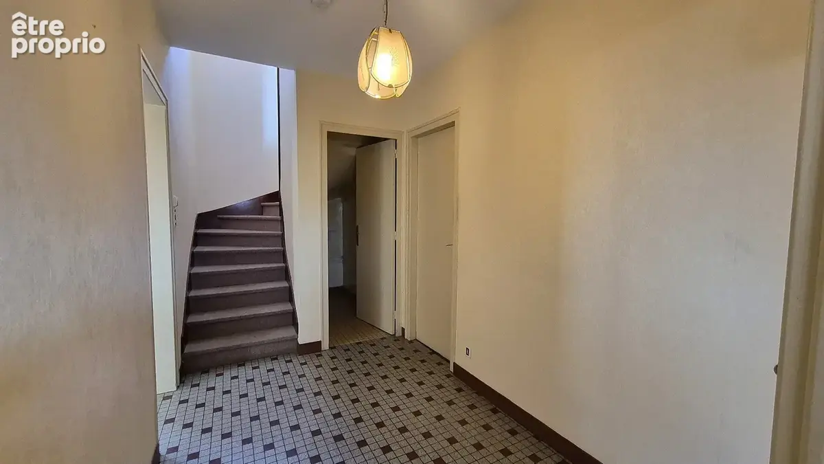 Maison avec 4 chambres et du potentiel. - photo 2