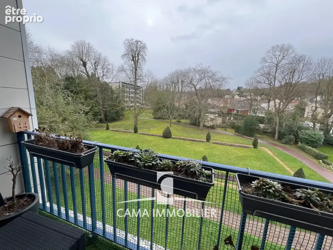 Bel appartement de 69m2, deux chambres, au dernier étage, à deux pas des écoles et 10mn à pied de la gare. - photo 8