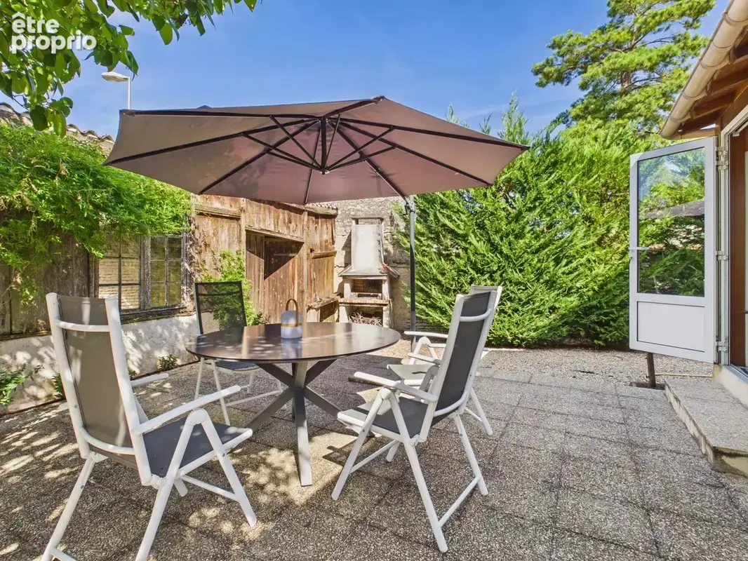 Spacieuse maison de village avec piscine et jardin intérieur - photo 16