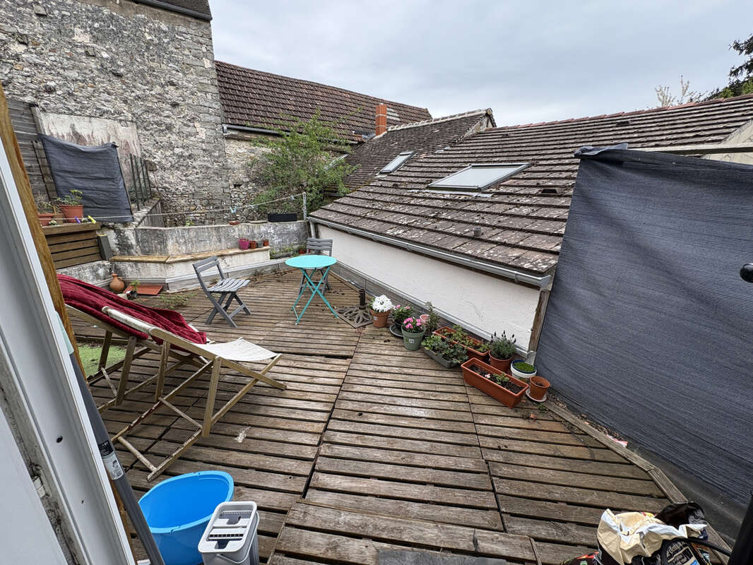 Appartement à VENEUX-LES-SABLONS