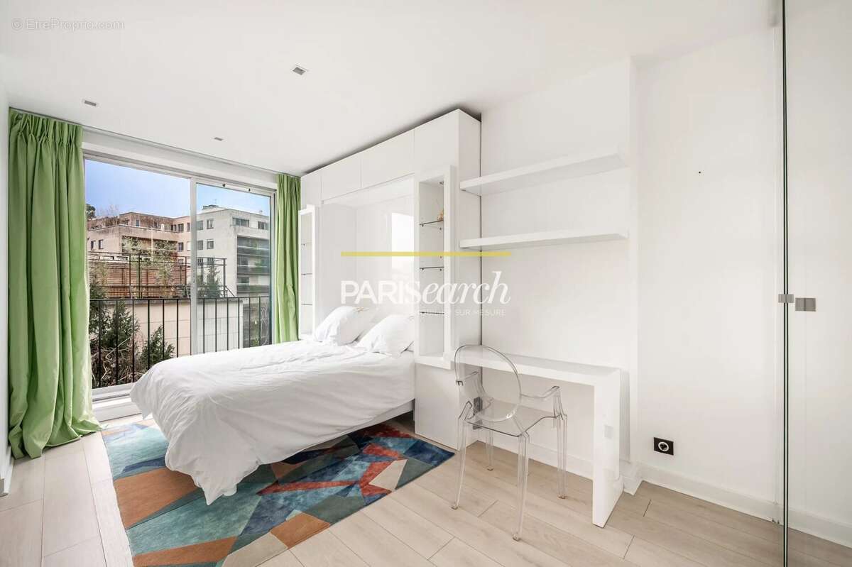 Appartement à NEUILLY-SUR-SEINE