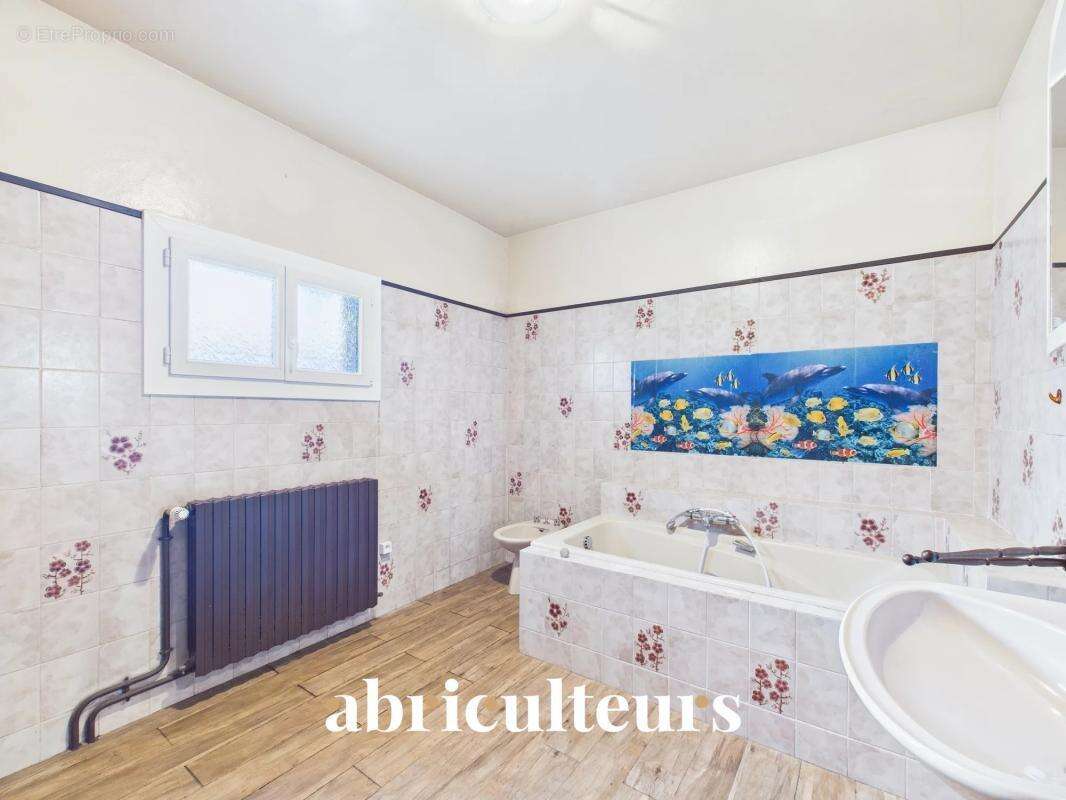 Maison de Maître au coeur du centre ville en vente à Jarnac (16200) - photo 15