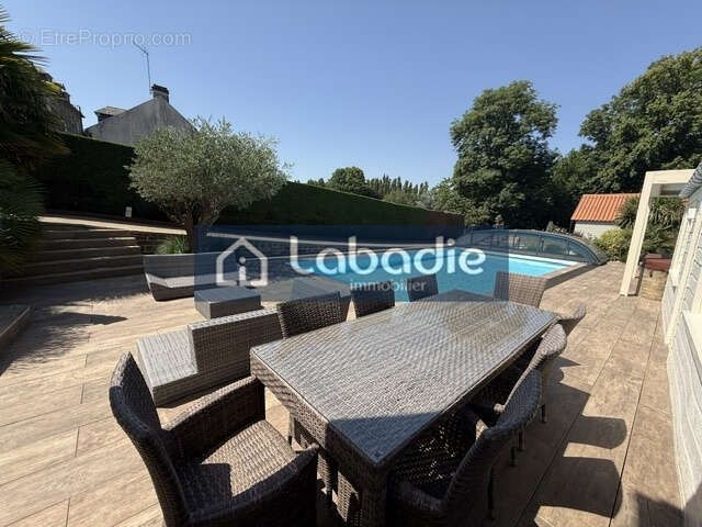 Rare à la vente, magnifique ensemble immobilier avec une maison d'habitation, piscine, jacuzzi, spa, dépendanc - photo 13