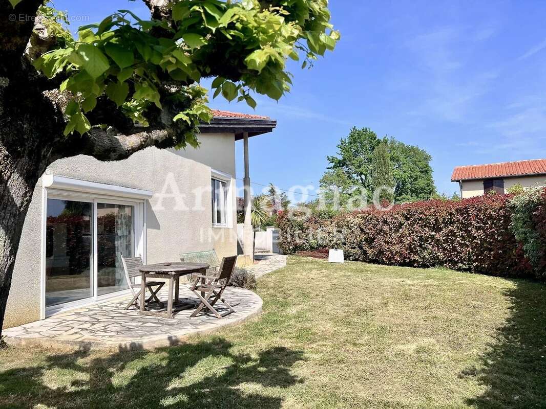 Maison à VIC-FEZENSAC
