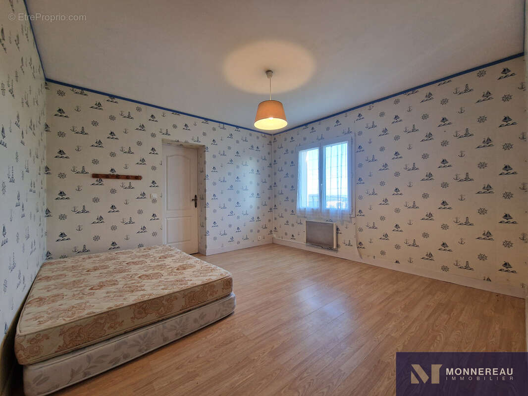 Maison à MONTMOREAU-SAINT-CYBARD