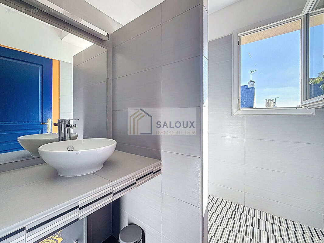 Maison à LA TRINITE-SURZUR