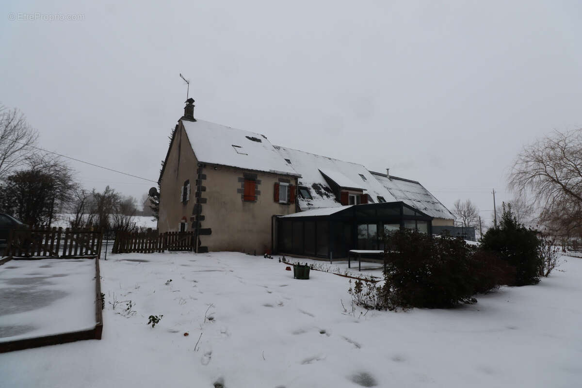 Maison à SAINT-SAUVES-D'AUVERGNE