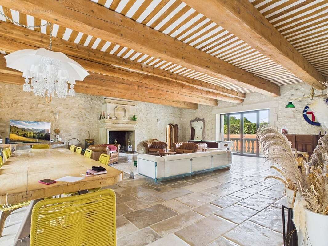 A Vendre : Mas en pierre avec piscine à Molleges - photo 12
