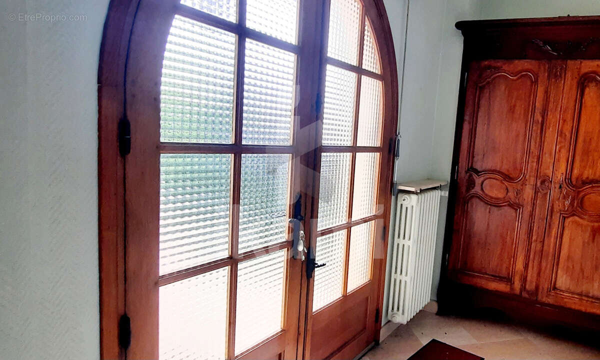 TONNERRE  Maison 228 M2 - 5 Chambres - photo 4