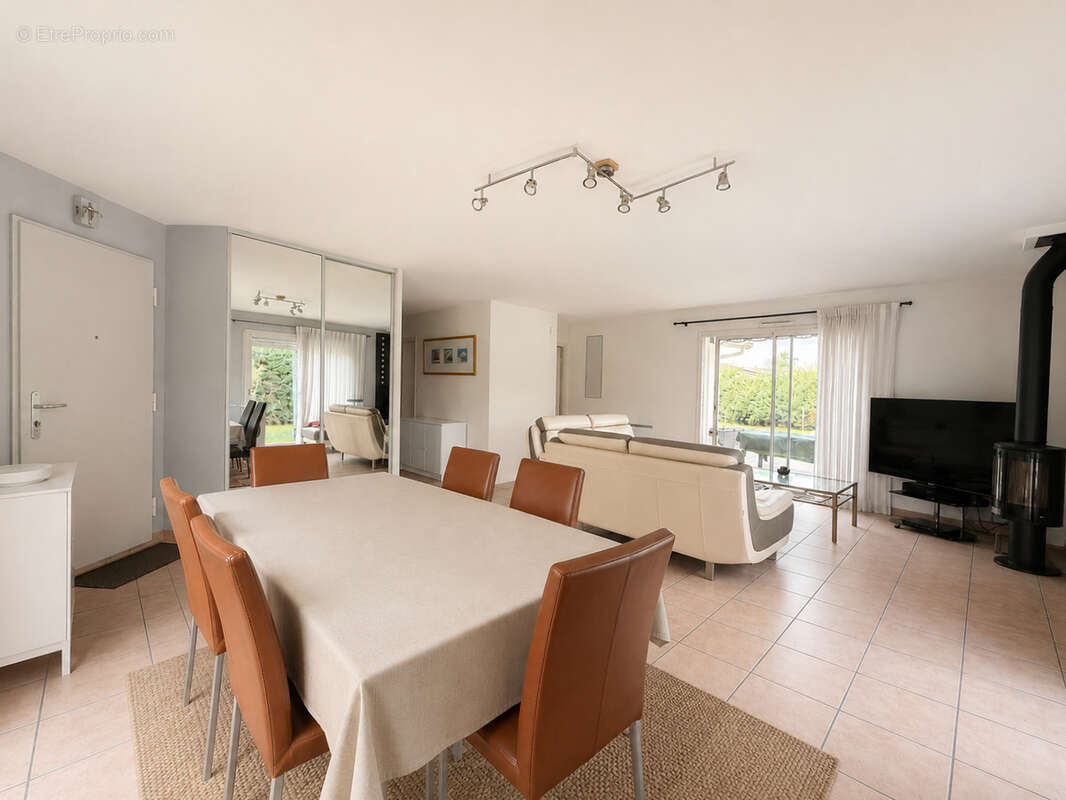 Pavillon 95m² avec Garage et Piscine - photo 3