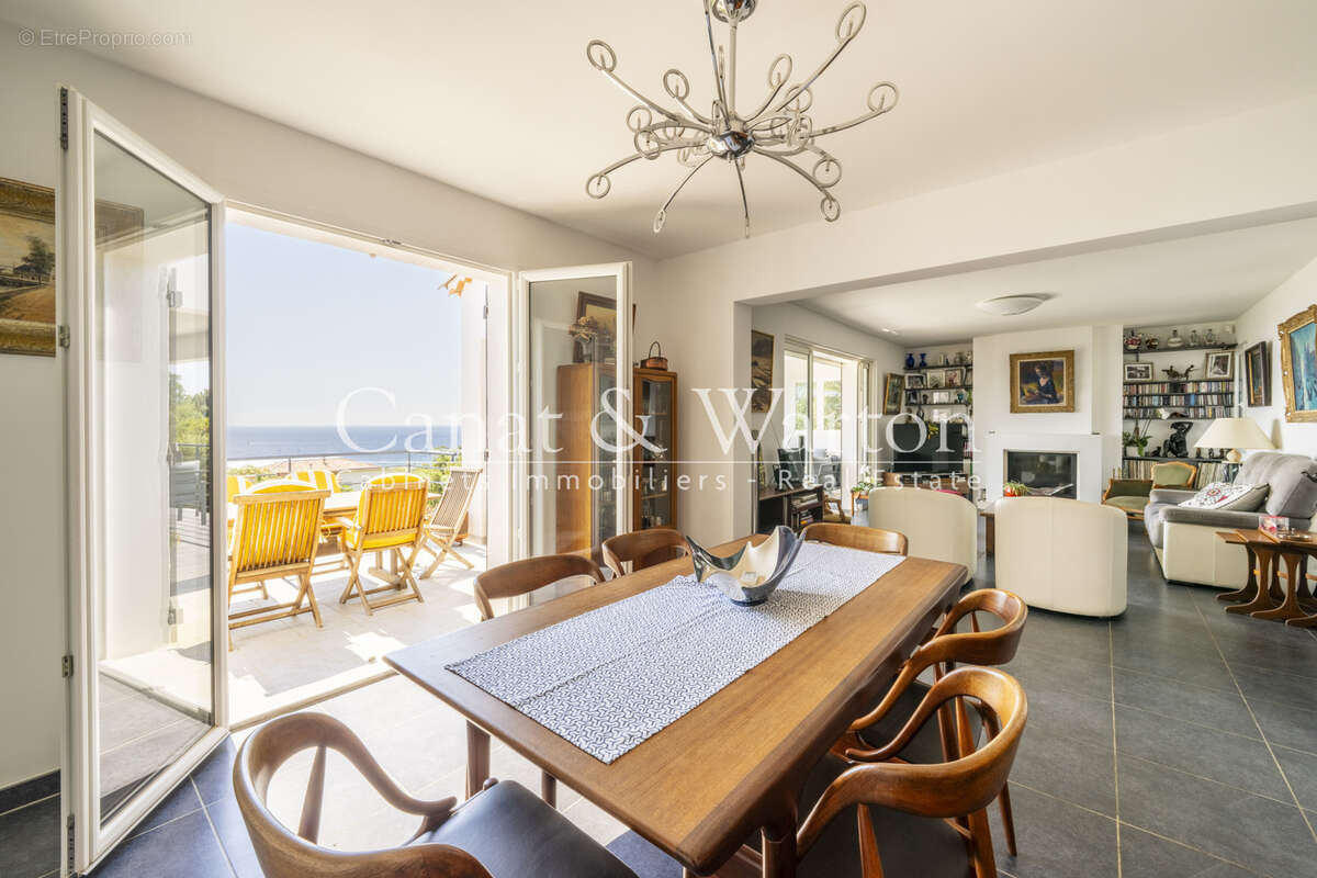 Vue panoramique sur la baie de cavalaire: villa rénovée avec piscine - photo 4