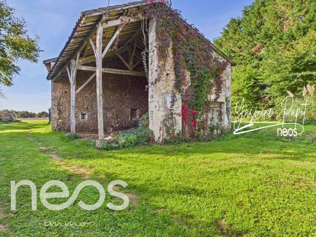 Maison à MAIRE-LEVESCAULT