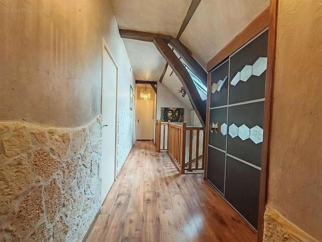 Maison 207 m² à Mont-Saint-Sulpice  - photo 9