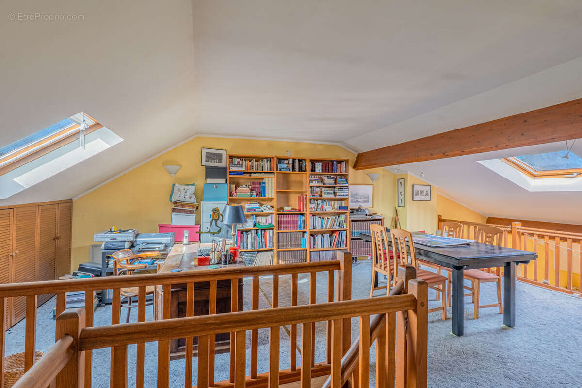 Maison à LA TOUR-DE-SALVAGNY