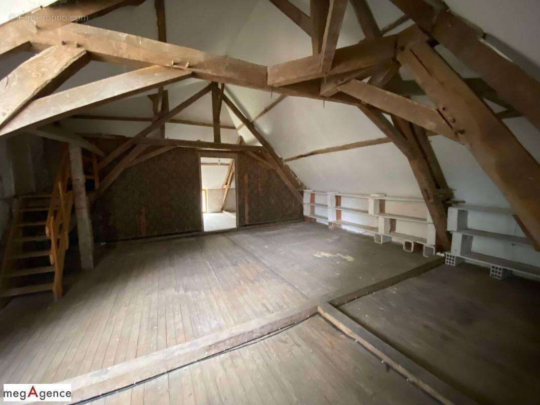 Maison à SAINT-JEAN-DE-LA-MOTTE