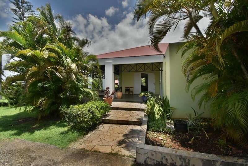 Maison à BAIE-MAHAULT