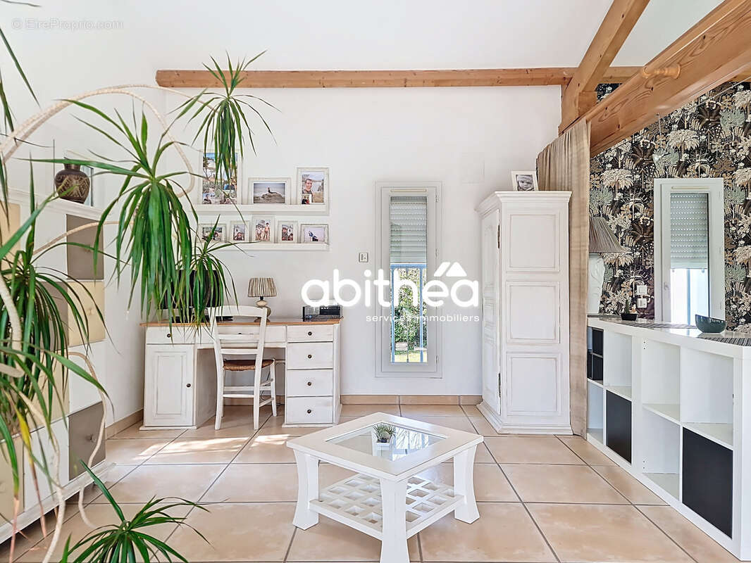 Contemporaine de 3 chambres  esprit loft  double garage  auvent camping car  couloir de nage  bief  pons - photo 7